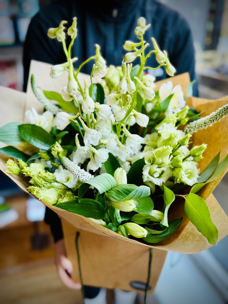Mother's Day Florist Choice   Natural Neutrals
